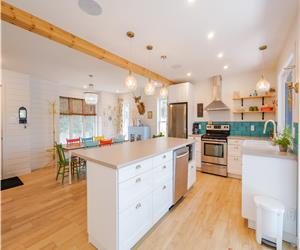 Chalet au bord d'un lac cologique AVEC SPA tout prs de Sherbrooke